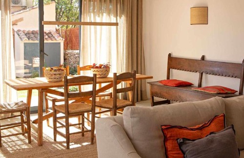 Tenzuela Maison | La Alberca Casa con jardín y piscina