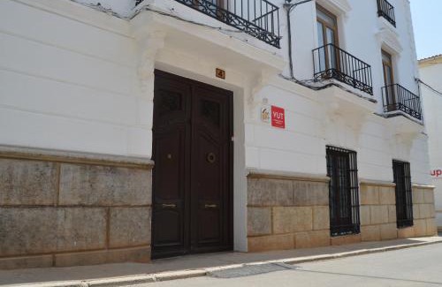 Campillo de Altobuey Maison | La Antigua, casa céntrica, amplio patio, piscina y barbacoa