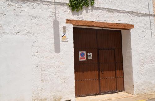 Campillo de Altobuey Maison | La Antigua, casa céntrica, amplio patio, piscina y barbacoa