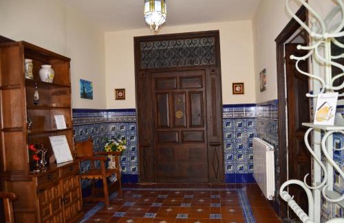 Campillo de Altobuey Maison | La Antigua, casa céntrica, amplio patio, piscina y barbacoa