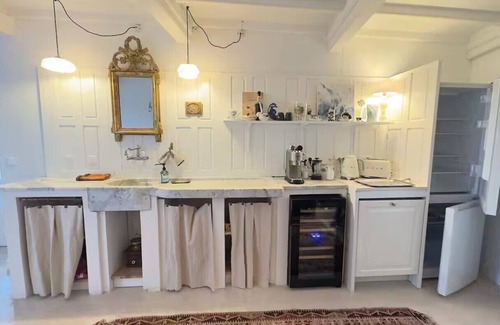 Aigueze Maison | La Bâtisse de Rêve, Villa authentique pour 8 personnes avec jacuzzi,