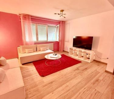 La Celle-sous-Gouzon Appartement | La Barbie Dreamhouse - plein centre - 8 guests