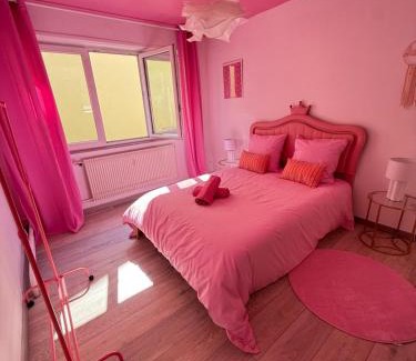 La Celle-sous-Gouzon Appartement | La Barbie Dreamhouse - plein centre - 8 guests
