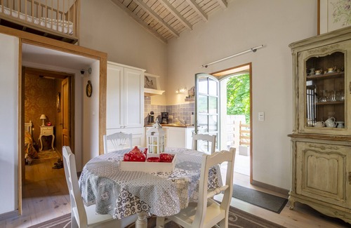 La Bastide-sur-l'Hers Maison | La Bastide des Roses - une belle expérience de la France authentique.