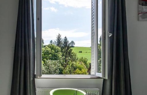 Le Petit-Abergement Appartement | LA BATISSE l'arbre gris