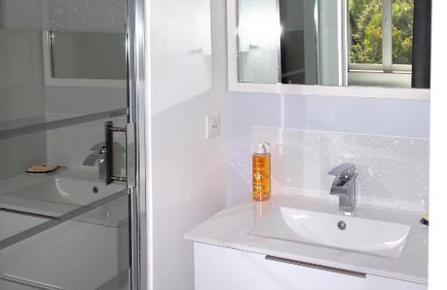 Le Petit-Abergement Appartement | LA BATISSE l'arbre gris