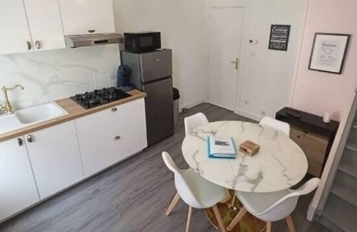 Armentieres Maison | La Belle Armentières Art Deco House, 15 min from Lille & 5 min from Belgium