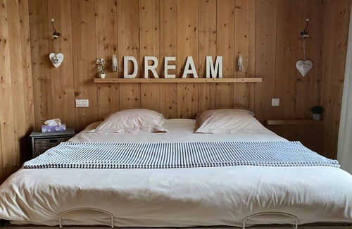 Fresnay-le-Gilmert Maison | La Belle en bois des champs: the calm and charm of a wooden house with swimming pool