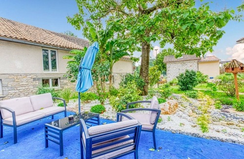 Septfonds Maison | La Belle Quercynoise avec jacuzzi extérieur partagé.