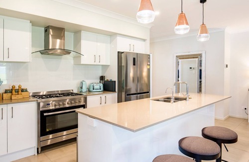 Sanctuary Point Maison | La Belle Vie - 1 Min Walk to Basin Walking Track