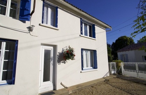 Saint Germain du Seudre Cottage | Gîtes La Bigorre – Le Puits : piscine chauffée, 30 minutes de plages magnifiques