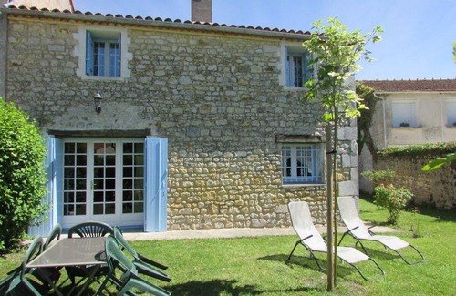 Le Gua Maison | Maison de vacances, la Brise Marine avec piscine chauffée proche de Royan