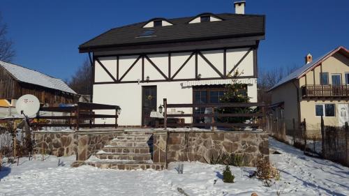 Cisnadioara Maison | La Bunica