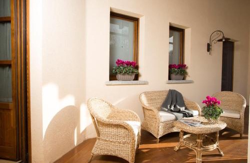 Guardabosone Maison | La Burla