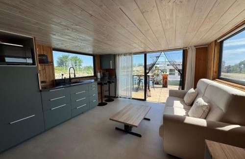Beauvoisin Location De Bateaux | La cabane a fleur d eau au cœur de la Camargue