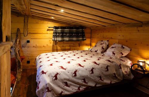 Saint-Louis Chalet De Ski | La Cabane dans les arbres du Domaine de la Forestière
