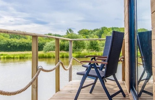 La Chapelle-Naude Maison | la Cabane de l'Etang