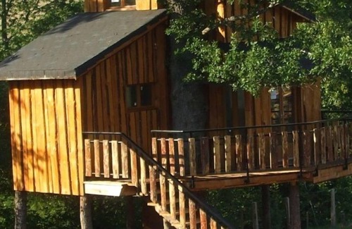 Saint-Dier-dʼAuvergne Maison | La Cabane dans les Arbres