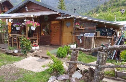 Valdeblore Lit Et Petit-Déjeuner | LA CABANE, petite chambre agréable chez l'habitant, maison toute en bois
