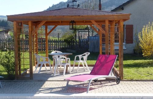 Saint-Just-en-Chevalet Maison | "LA CAMPAGNARDE " maison de vacances pour 4 personnes piscine à partager