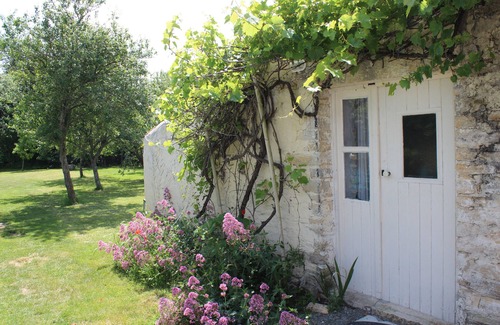 Puyravault Cottage | 'La Campagne' - Petite maison en pierre - Marais Poitevin