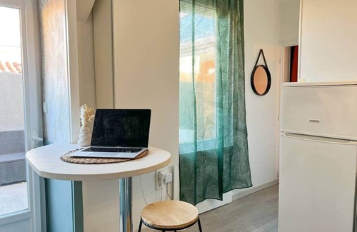 La Gare Appartement | La Canopée: 8min walk from the station