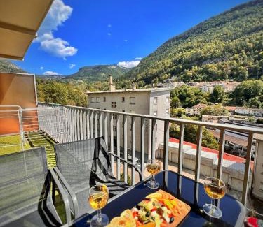 Saint-Claude Appartement | La Capucine - Lumineux avec balcon et parking