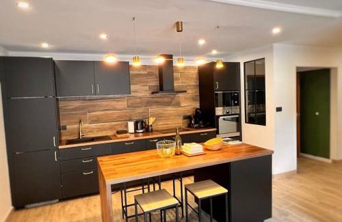 Saint-Claude Appartement | La Capucine - Lumineux avec balcon et parking