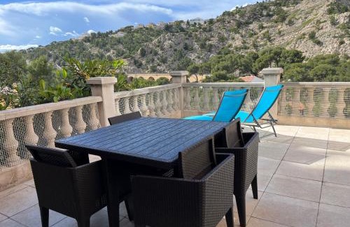 Ensues-la-Redonne Appartement | La Casa Calanquaise - Mer à 250m accessible à pied - T2 Spacieux indépendant - Terrasse Ombragée