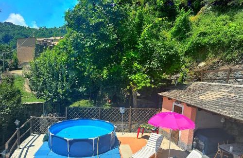 Borzonasca Appartement | La casa con giardino, vicino al ruscello segreto