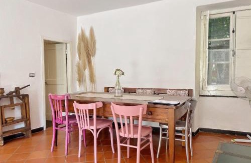 Borzonasca Appartement | La casa con giardino, vicino al ruscello segreto