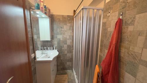 Vezza d'Alba Appartement | La casa dei Conti - WiFi, aria condizionata e free park