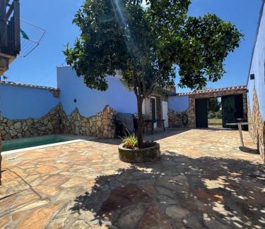 Rincon de Ballesteros Maison | La Casa del Pueblo con piscina y barbacoa