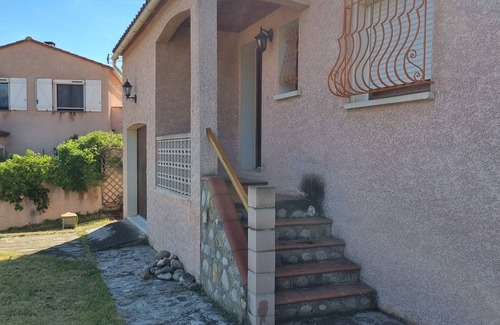 Prades Maison | La Casa del meu Pare » est une maison familiale, située entre mer et montagne. .