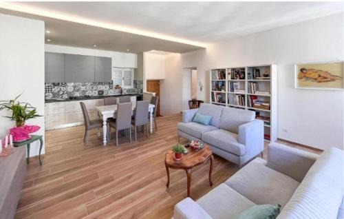 Porciano Appartement | La casa del pittore Squillantini suite