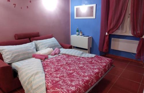 Fiuggi Appartement | LA CASA DI CARTA red