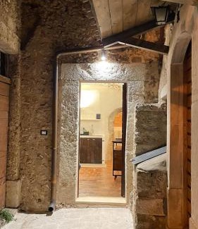 Calascio Maison | La casa di mezzo