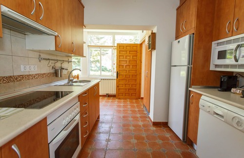 La Cabrera Chalet De Ski | La Casa Pico de la Miel Incluye Piscina Privada de Agua Salada de 8 x 4 con Espectaculares Vistas
