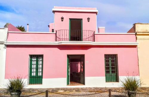 Barrio Historico Maison | La Casa Rosada del Barrio Histórico