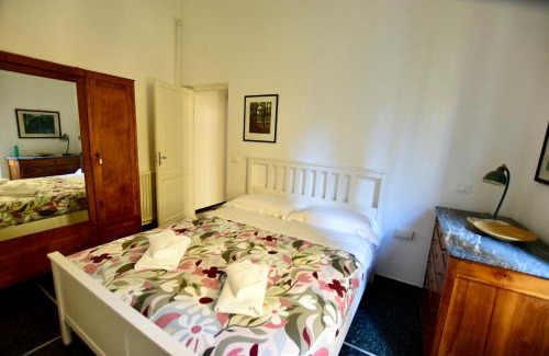Lagaccio Appartement | La Casa Sulla Mattonata cozy apartment on a traditional Genoese path, with a nice view and close to Principe Station