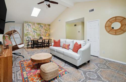 Euless Maison | La Casita - Pool, Patio, Pacman!