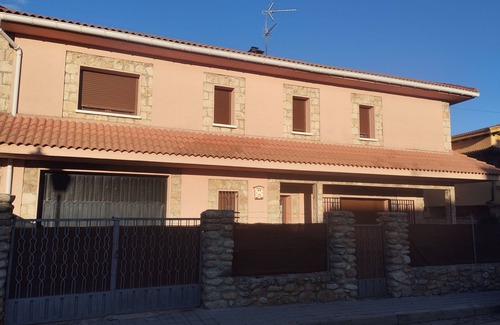 Rascafria Chalet De Ski | La Casona de Rascafria, independent, surrounded by garden and ideal for families.