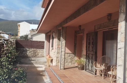 Rascafria Chalet De Ski | La Casona de Rascafria, independent, surrounded by garden and ideal for families.