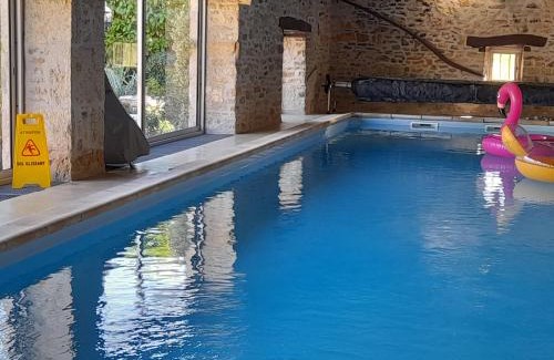 Gramat Lit Et Petit-Déjeuner | La Causserie, Chambre d'Hôtes avec piscine interieure, pour vous seuls !