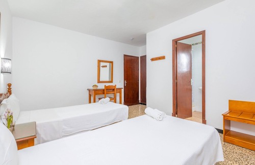Cala d'Or Hôtel | LA CEIBA HAB. CONFORT - Cozy hostel near the beach with free WiFi
