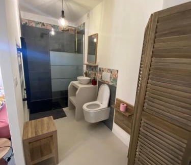 Auriebat Maison | La Chambre A l Ombre du coteau