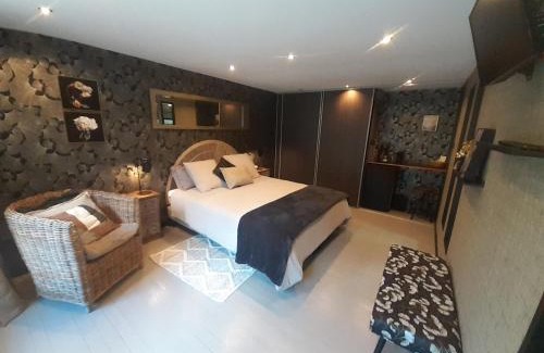 Saint-Pierre-le-Vieux Maison | La chambre d'Hôt'ize