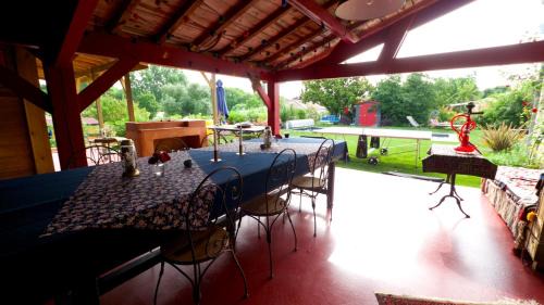Prignac-et-Marcamps Maison | La chambre des jardins d'Ispahan