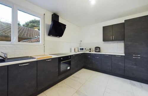 Romilly-sur-Seine Maison | La Champenoise - Private Garden with Covered Patio
