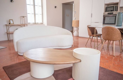 Pezenas Appartement | La Chapelle, Gîte 5* de 2 à 4 personnes, insolite avec piscine et sauna, Pézenas